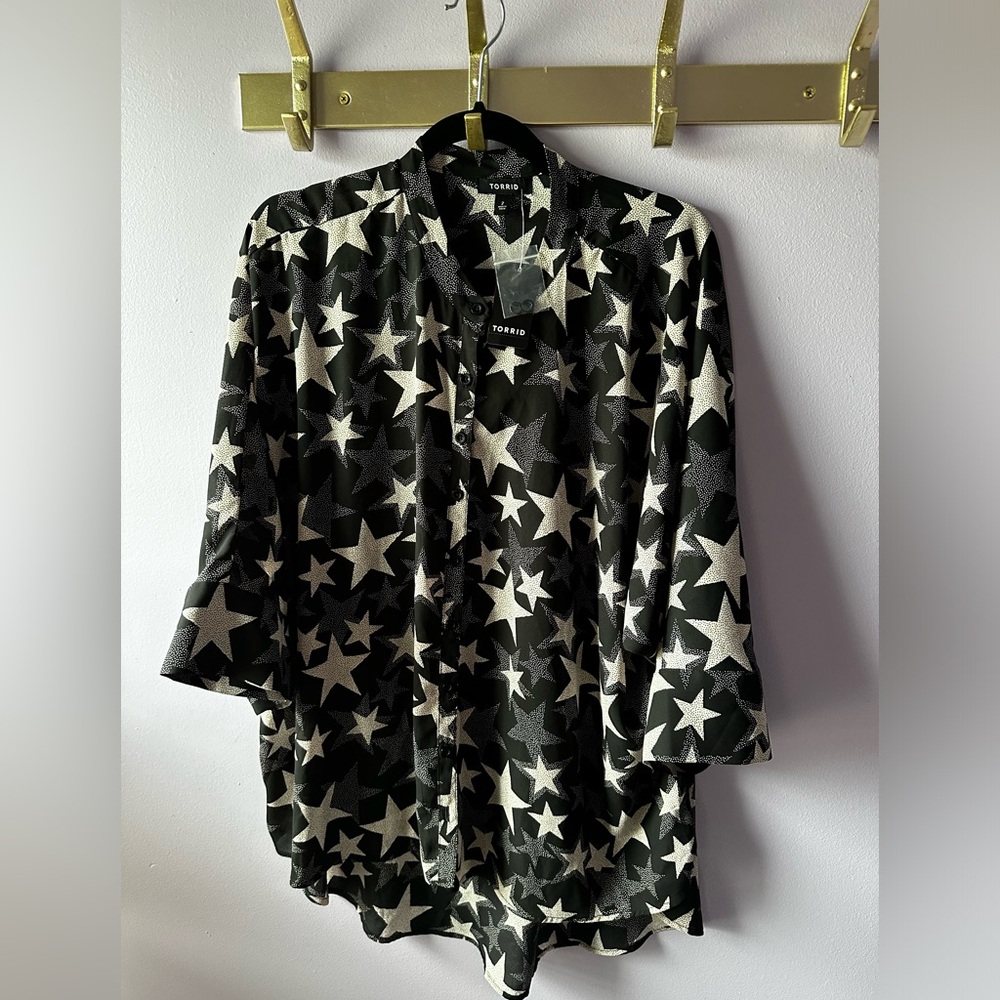 NWT Torrid Black Stars Chiffin Button Up Kimono Size 2X
